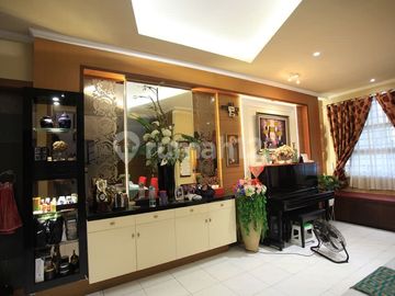Rumah Bagus Semi Furnished 2 1/4 Lantai Taman Surya 5