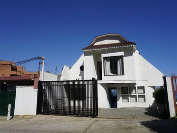 Casa en Venta en Sector Central - Reñaca, Viña del Mar.