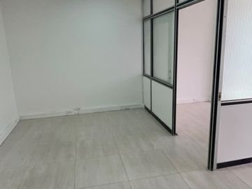 oficina en arriendo en la veracruz. Cod A218172