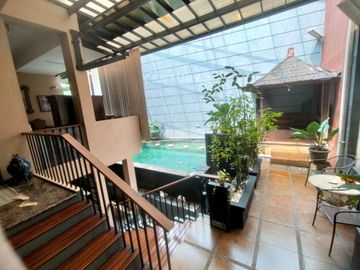 Rumah Mewah Ada Kolam Harga Menarik  Renang Di Bintaro Sektor 9