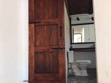 Casa reciclada, 3 dormitorio, 1 baño, estufa a leña, parrillero, horno de barro y cochera. Treinta y Tres.