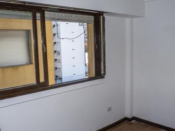 Departamento en Venta - Monoambiente Luminoso en Balvanera.