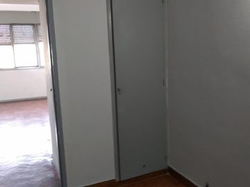 EXCELENTE MONOAMBIENTE LUMINOSO EN CABALLITO APTO PROFESIONAL