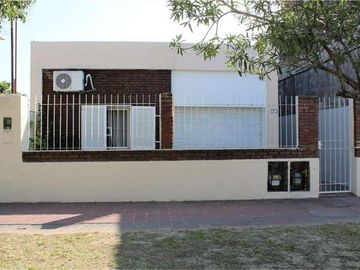 Casa PH en venta en Villa Dominico