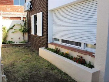 Casa PH en venta en Villa Dominico