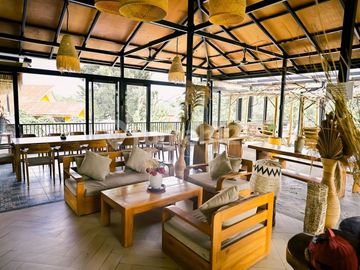 Villa Cafe Resort Ala Bali Ramai Beroperasi di Wisata Alam Gunung Pancar Sentul