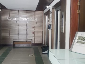 oficina en venta en la aguacatala. Cod V13977