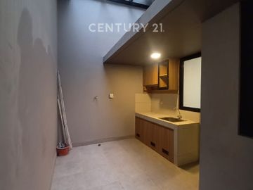 Disewakan Rumah Brand New Cluster Viola Summarecon Crown Gading