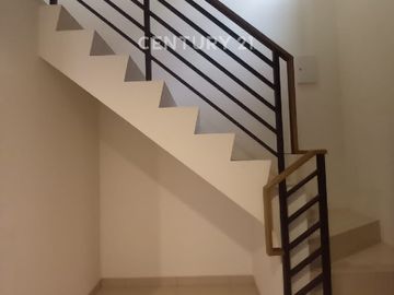 Disewakan Rumah Brand New Cluster Viola Summarecon Crown Gading