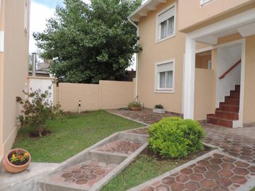 En Venta Hermoso Complejo De Duplexs, Con Muy Buena Rentabilidad, Listo Para Poner En Funcionamiento