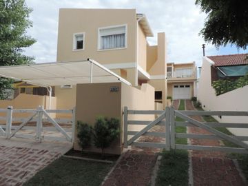 En Venta Hermoso Complejo De Duplexs, Con Muy Buena Rentabilidad, Listo Para Poner En Funcionamiento
