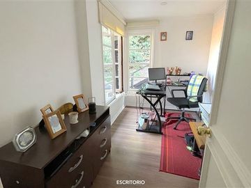 Casa en Venta en Huinganal Casa en Venta | 4D4B y servicio | Lo Barnechea | One Propiedades