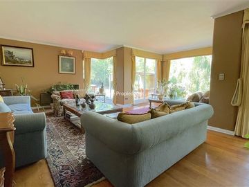 Casa en Venta en Huinganal Casa en Venta | 4D4B y servicio | Lo Barnechea | One Propiedades
