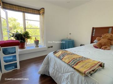 Casa en Venta en Huinganal Casa en Venta | 4D4B y servicio | Lo Barnechea | One Propiedades