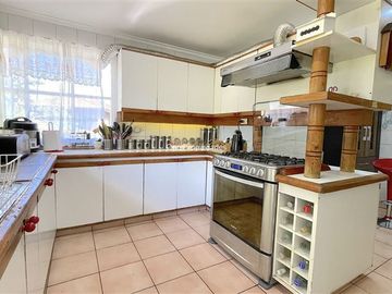 Casa en Venta en Huinganal Casa en Venta | 4D4B y servicio | Lo Barnechea | One Propiedades
