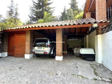 Casa en Venta en Huinganal Casa en Venta | 4D4B y servicio | Lo Barnechea | One Propiedades