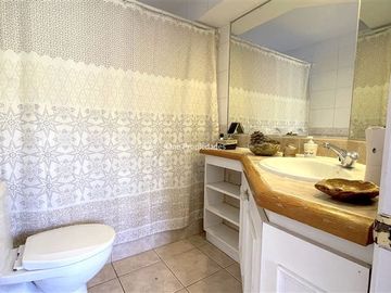 Casa en Venta en Huinganal Casa en Venta | 4D4B y servicio | Lo Barnechea | One Propiedades