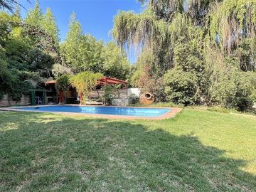 Casa en Venta en Huinganal Casa en Venta | 4D4B y servicio | Lo Barnechea | One Propiedades