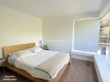 Casa en Venta en Huinganal Casa en Venta | 4D4B y servicio | Lo Barnechea | One Propiedades
