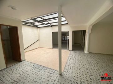 casa-local en arriendo en estadio. Cod A4544