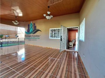 VENDO CASA FAMILIAR EN LOS ALGARROBOS