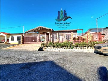 VENDO CASA FAMILIAR EN LOS ALGARROBOS