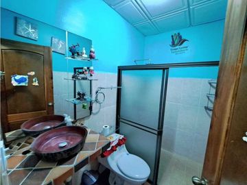 VENDO CASA FAMILIAR EN LOS ALGARROBOS