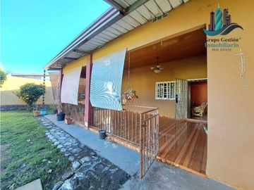 VENDO CASA FAMILIAR EN LOS ALGARROBOS