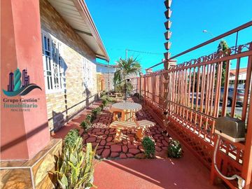 VENDO CASA FAMILIAR EN LOS ALGARROBOS