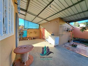 VENDO CASA FAMILIAR EN LOS ALGARROBOS