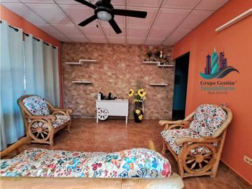 VENDO CASA FAMILIAR EN LOS ALGARROBOS