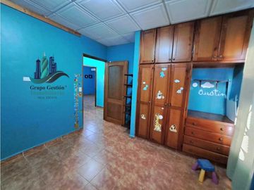 VENDO CASA FAMILIAR EN LOS ALGARROBOS