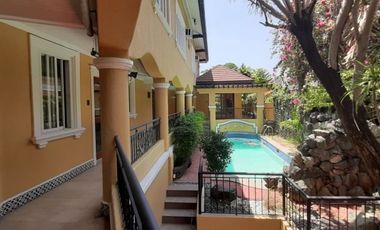 RESORT TYPE VILLA FOR SALE IN ALABANG HILLS