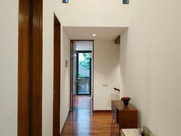 DiJual Town House Exclusive Tropical Di Pesanggrahan