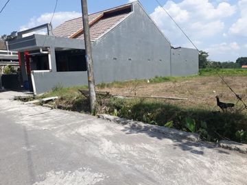 Tanah Yogyakarta Luasan 160 m2 Bisa KPT 300 meter ke Jln LPMP Kalasan