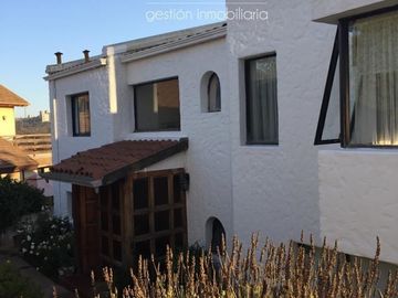 Excelente y luminosa casa en sector de Reñaca, Viña del Mar