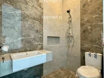 Disewakan Rumah Full Renovated Dalam Cluster Di Sektor 9 Bintaro