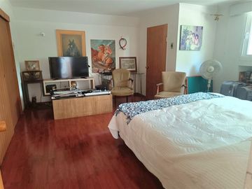 Casa en venta de 4 dorm. En Metro Los Dominicos Las Condes