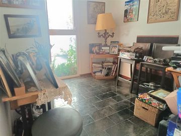 Casa en venta de 4 dorm. En Metro Los Dominicos Las Condes