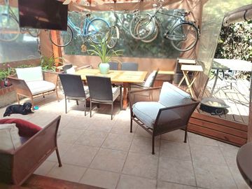 Casa en venta de 4 dorm. En Metro Los Dominicos Las Condes