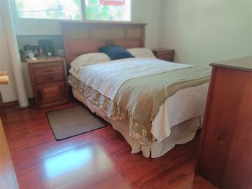 Casa en venta de 4 dorm. En Metro Los Dominicos Las Condes