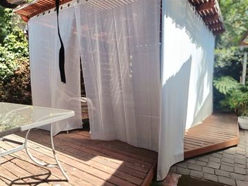 Casa en venta de 4 dorm. En Metro Los Dominicos Las Condes