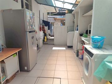 Casa en venta de 4 dorm. En Metro Los Dominicos Las Condes