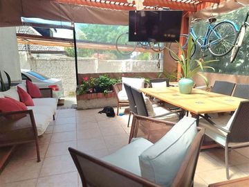 Casa en venta de 4 dorm. En Metro Los Dominicos Las Condes