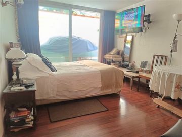 Casa en venta de 4 dorm. En Metro Los Dominicos Las Condes