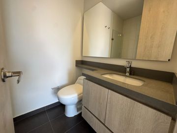 apartamento en arriendo en altos del poblado. Cod A515414