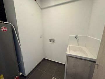 apartamento en arriendo en altos del poblado. Cod A515414