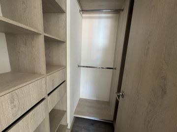 apartamento en arriendo en altos del poblado. Cod A515414