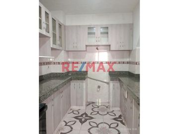 Venta de Casa en Cangallo SJL - Excelente Ubicación

 Hermosa casa en venta de 119.80 m² con todo lo que necesitas para vivir cómodamente. Ubicada a