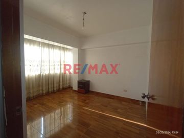 Venta de Casa en Cangallo SJL - Excelente Ubicación

 Hermosa casa en venta de 119.80 m² con todo lo que necesitas para vivir cómodamente. Ubicada a